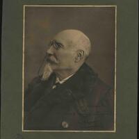 Retrat de José Echegaray dedicat a Guimerà. MAE/CMAG.