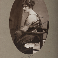 Fotografia de Raquel Meller dedicada a Guimerà, del 1917. MAE/CMAG.